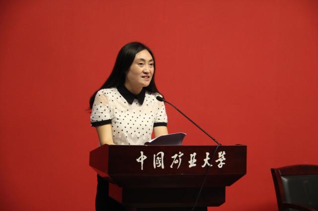 校团委副书记陈文主持闭幕式 校团委副书记陈文主持闭幕式