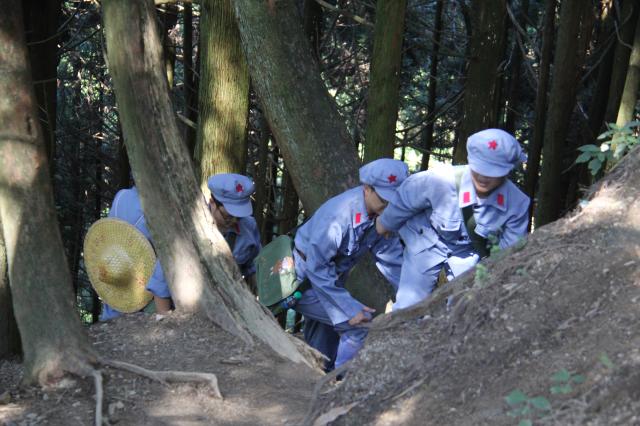 黄洋界重走红军挑梁小道 黄洋界重走红军挑梁小道