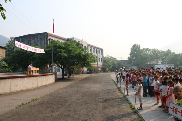 我校研究生支教团在三汇镇呢汇北小学组织开展第一届运动会 我校研究生支教团在三汇镇呢汇北小学组织开展第一届运动会