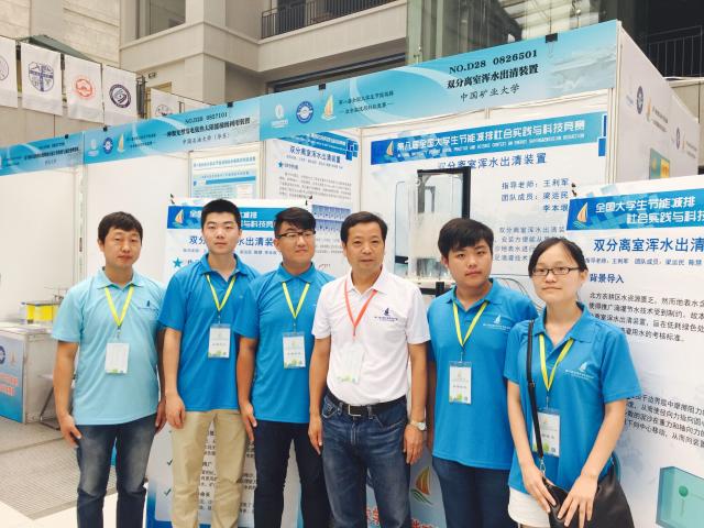 参赛人员与观赛评委合影 参赛人员与观赛评委合影