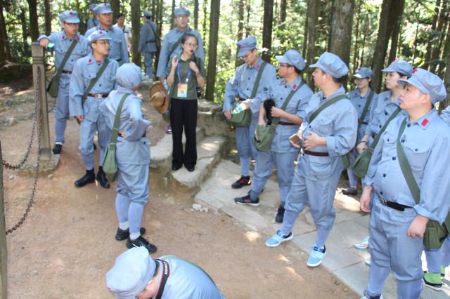 黄洋界现场教学：学习井冈山斗争时期军民团结协作、勇于胜利的精神